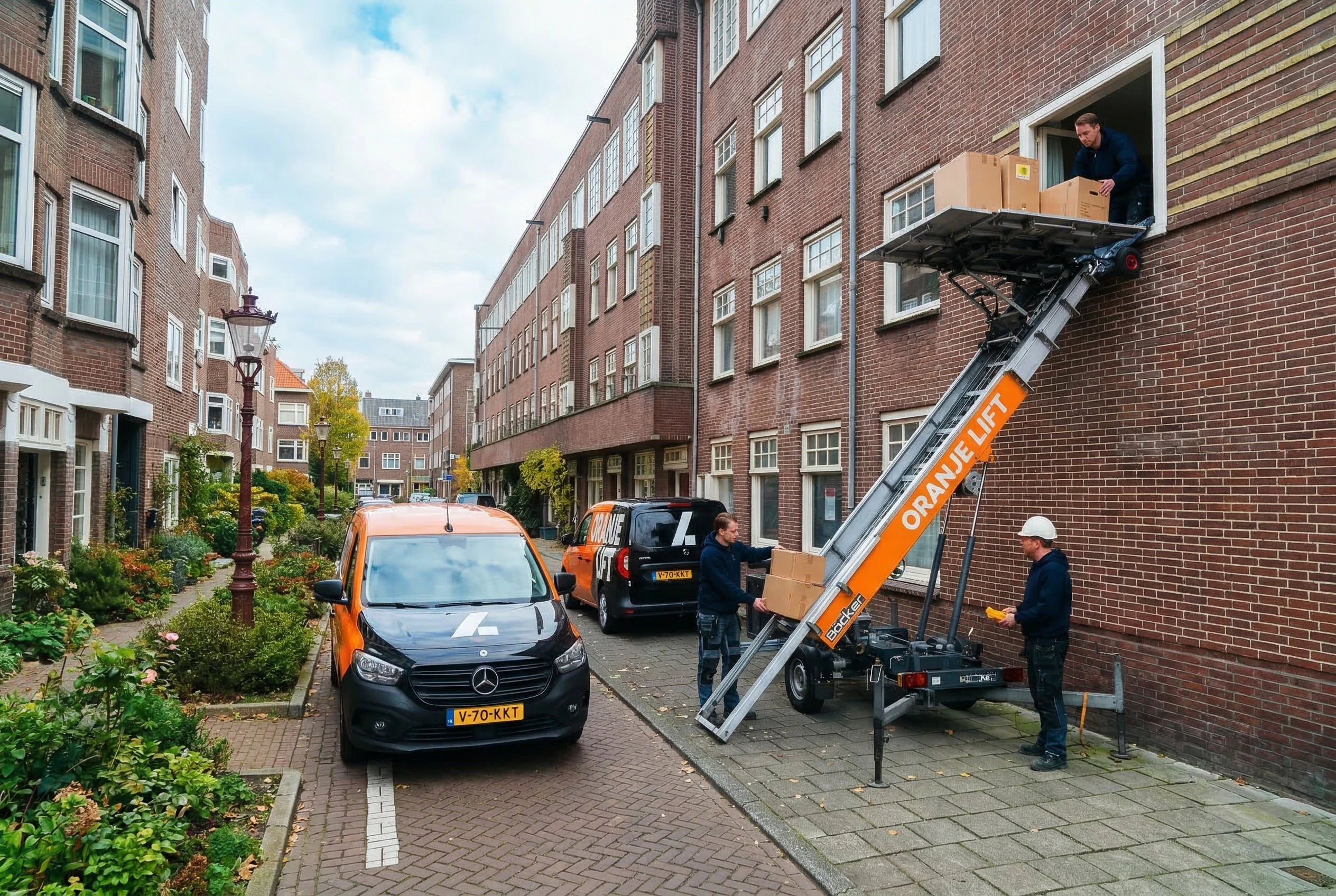 Aanhangerlift geplaatst in een smalle straat in Hilversum
